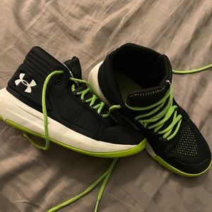 Under Armour high tops shoes EUC